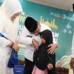 Pj Bupati Muba  Berangkatkan Umroh Orang Tua Hafiza