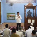 Pj Gubernur Sumsel Agus Fatoni Sholat Jumat di Masjid Istiqomah, Tanjung Dalam OKI