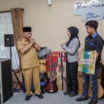 Musisi di Sekayu Dapat Kejutan Seperangkat Alat Musik dari Pj Bupati Muba
