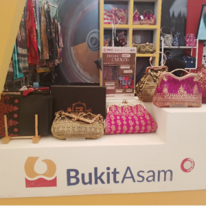 Mitra Binaan Bukit Asam (PTBA) Ramaikan Puncak Hari UMKM Nasional 2024