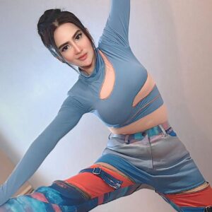 Potret Edgy Dianna Dee Starlight, Pakai Jeans Robek dan Baju Ketat