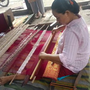 Upaya Gali Potensi Songket Marga Danau, OKI,  Unsri Beri Pelatihan