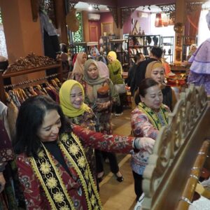 Pamerkan Berbagai Koleksi Wastra dan Kerajinan dari 17 Kabupaten/Kota di Sumsel