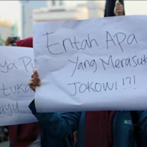 BEM SI Aksi Unjuk Rasa di Kawasan Patung Kuda: Entah Apa yang Merasukimu Jokowi!?!