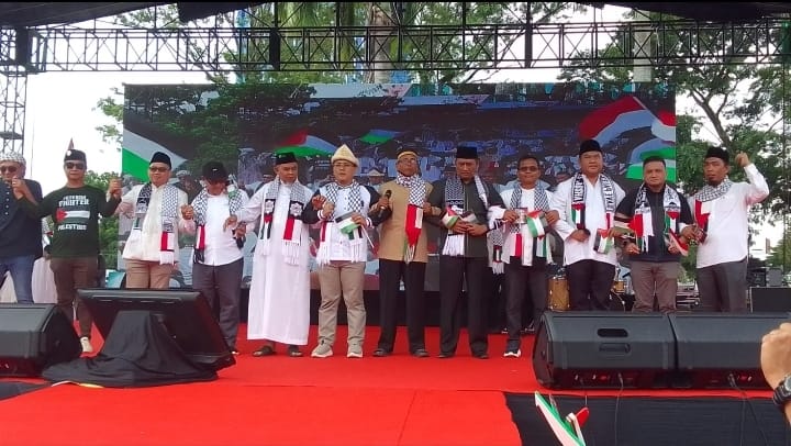 Aliansi Masyarakat Sumatra Selatan menggelar aksi bela Palestina jilid lll di halaman Gedung DPRD provinsi Sumatra Selatan,