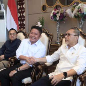 Menkopangan RI Zulhas Puji Gubernur Sumsel Herman Deru Jadikan Lahan Rawa Tempat Banyak Buaya Menjadi Sawah Produktif