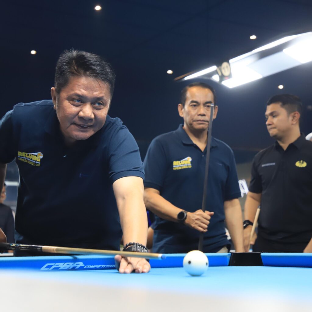 Gubernur Herman Deru dan Wagub Cik Ujang Ikuti Pertandingan Eksibisi Pada Pembukaan Relung Billiard Challenge 2025 Kapolda Sumsel Cup