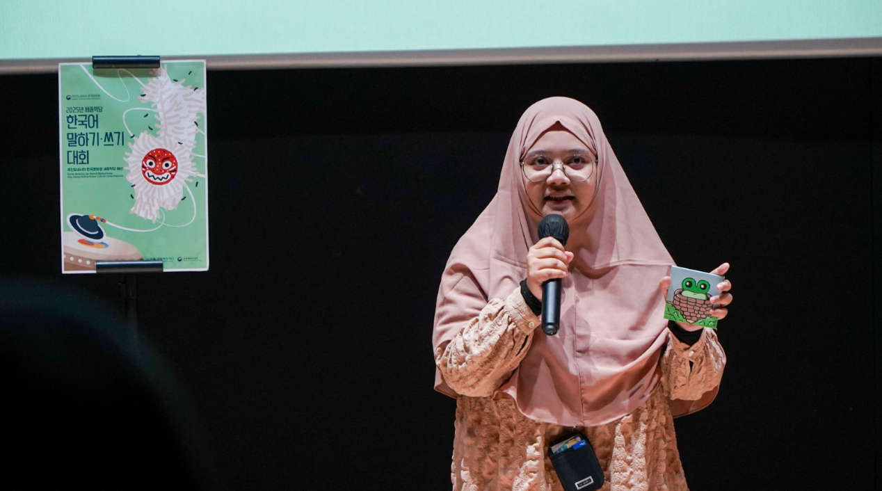 Peserta KSI KCCI Tampilkan Bakat Bahasa Korea Lewat KontesBerbicara dan Menulis